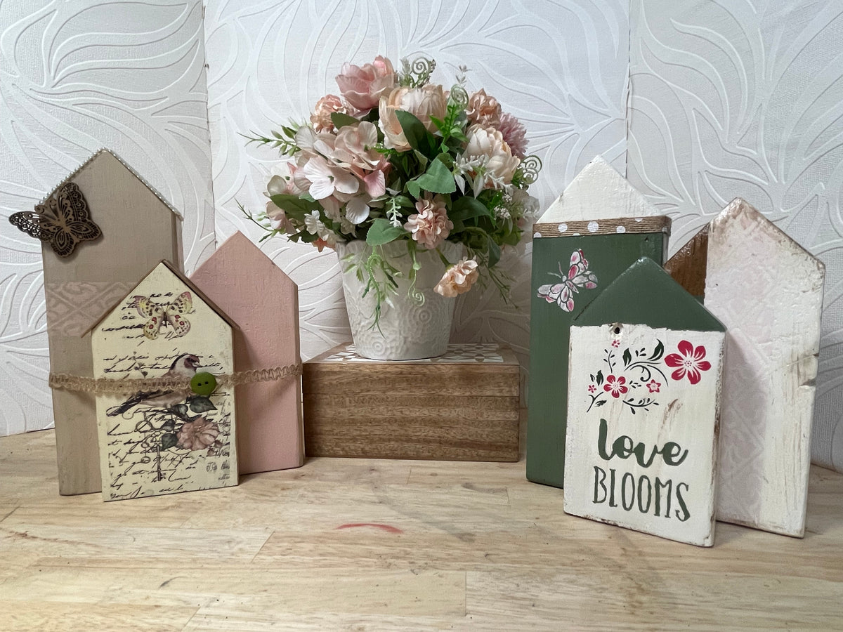 3 House Shelf Sitter Decor