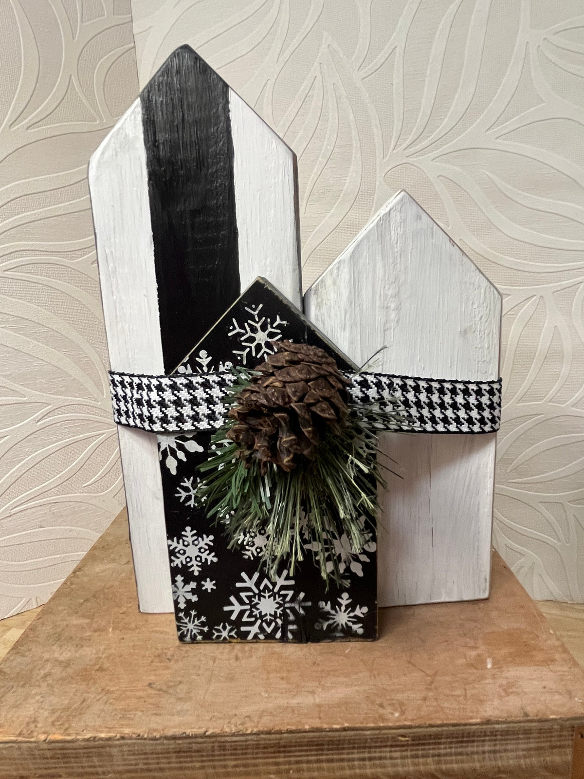 Holiday Shelf Decor