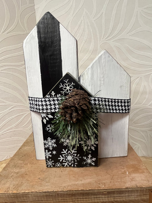 Holiday Shelf Decor