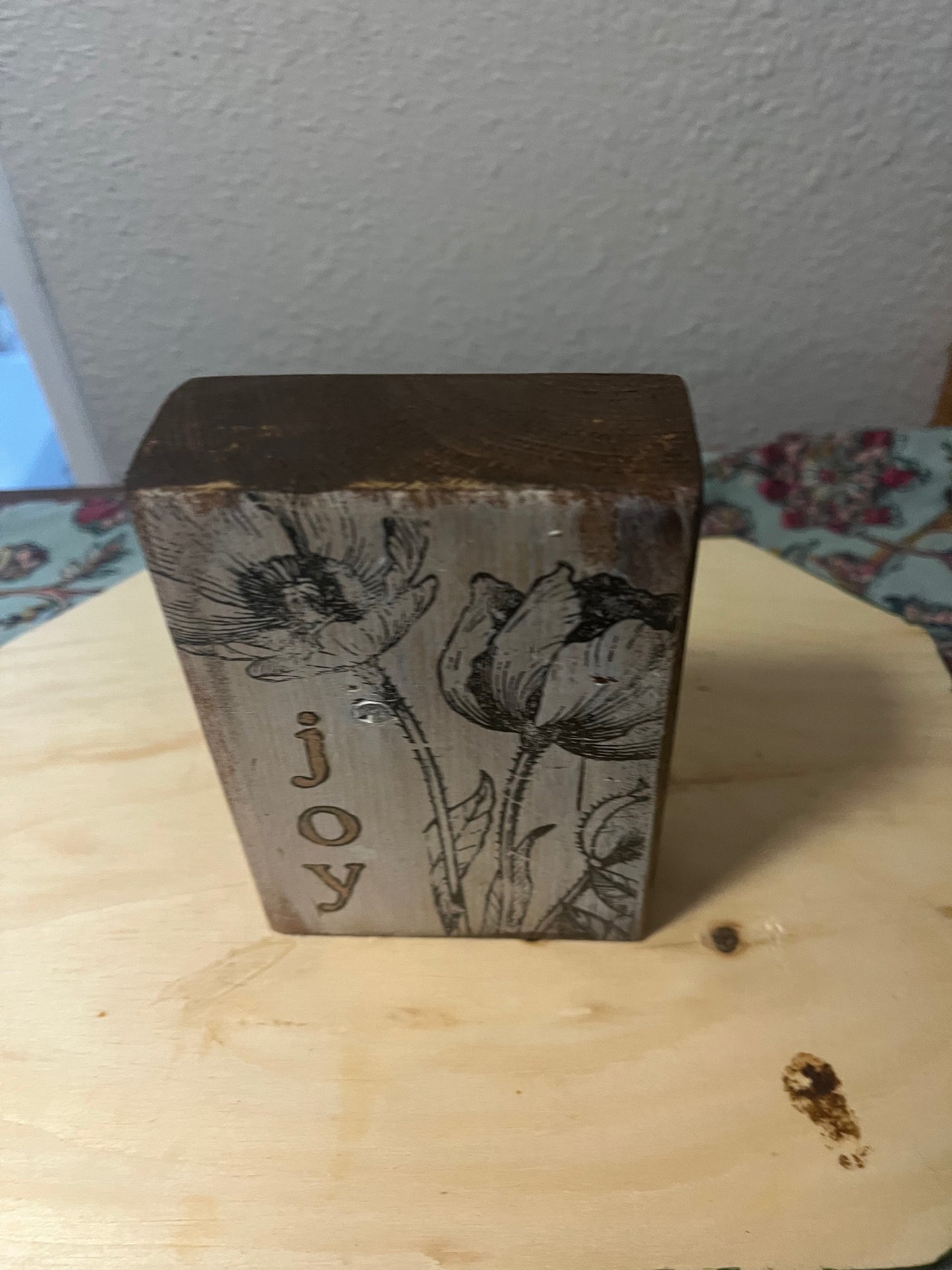 Joy shelf sitter French country style