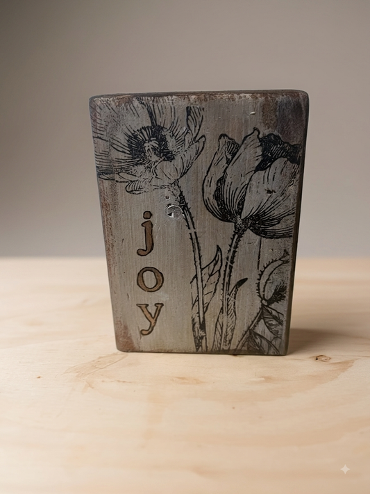 Joy shelf sitter French country style
